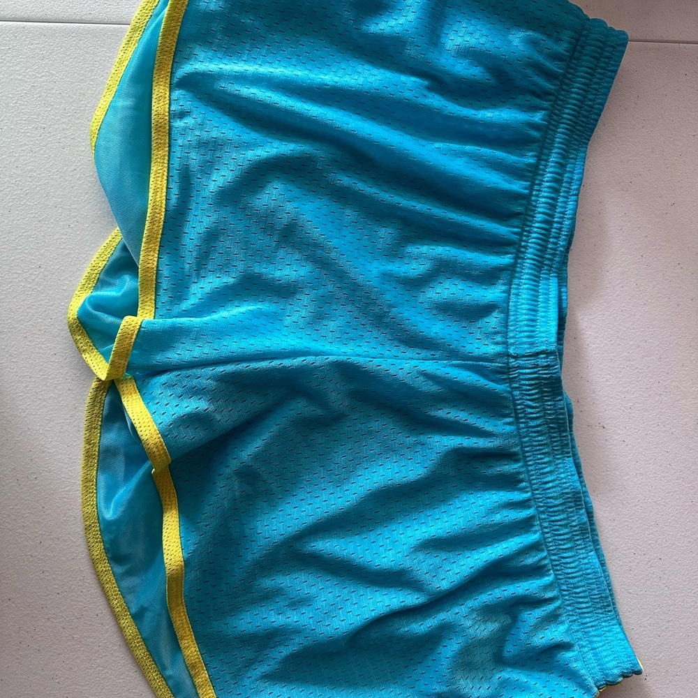 Womens rebook shorts xl